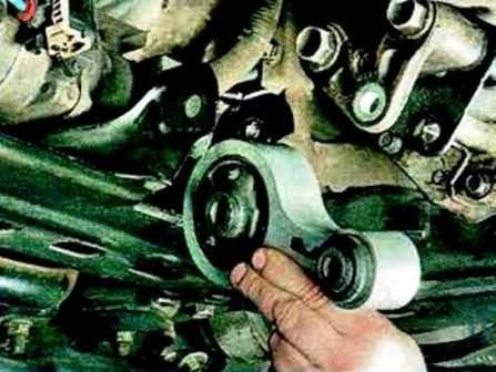 Cómo reemplazar los soportes del motor Mazda 6
