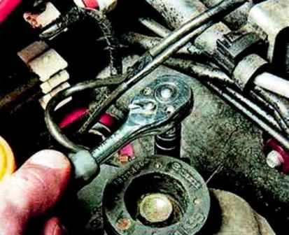 Cómo reemplazar los soportes del motor Mazda 6