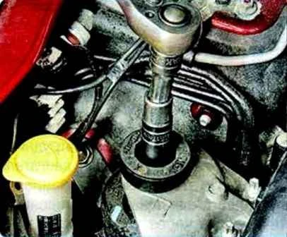Cómo reemplazar los soportes del motor Mazda 6