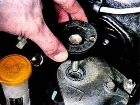 Cómo reemplazar los soportes del motor Mazda 6