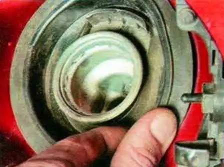 How to remove and install the Mazda 6 fuel tank