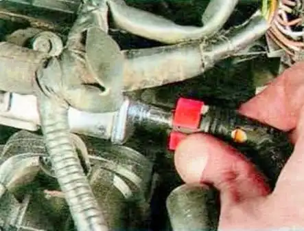 How to remove the Mazda 6 fuel rail and injectors
