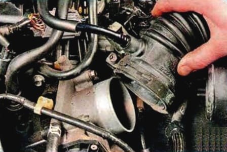 Extracción e instalación del motor del automóvil Mazda 6