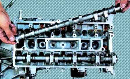 Removing and installing Mazda 6 engine camshafts