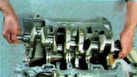 Как разобрать двигатель автомобиля Мазда 6