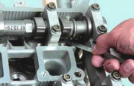 Cómo ajustar la holgura de las válvulas del motor Mazda 6