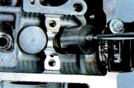 Как отрегулировать зазоры клапанов двигателя Мазда 6