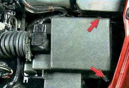 Як замінити елемент повітряного фільтра автомобіля Mazda 6