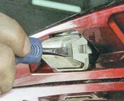 Замена ламп освещения и сигнализации автомобиля Мазда 6