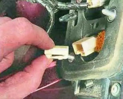 Cómo quitar e instalar luces Mazda 6