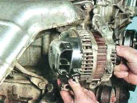 Як замінити генератор автомобіля Mazda 6