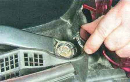 Replacing windshield wiper elements Mazda 6