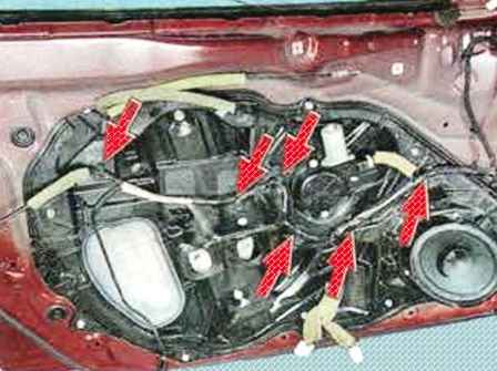 Алдыңғы есіктің әйнегі мен электр терезесін алу Mazda 6