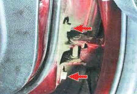 How to remove and install the front door of a Mazda 6