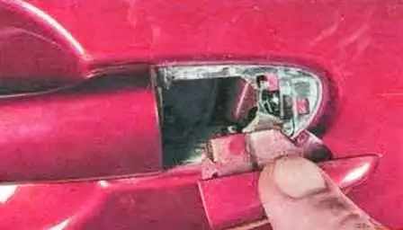 Зняття ручок та замків задніх дверей автомобіля Мазда 6