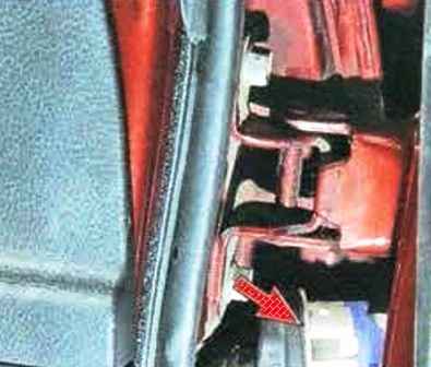 Cómo quitar e instalar las puertas traseras de un Mazda 6