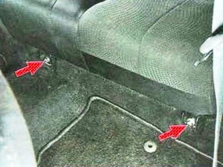 Як зняти та встановити сидіння автомобіля Mazda 6