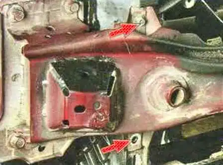 Removing and installing the front bumper of a Mazda 6