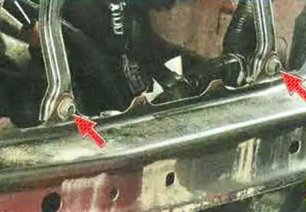 Removing and installing the front bumper of a Mazda 6