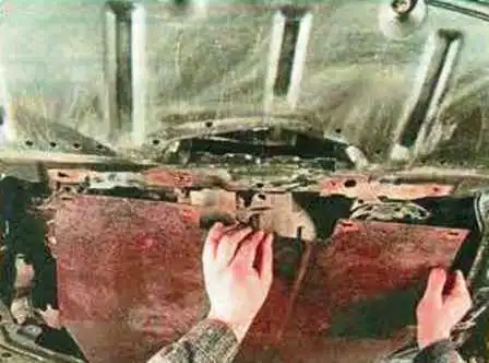 Removing and installing the front bumper of a Mazda 6