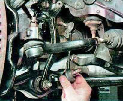 Sustitución de elementos del estabilizador suspensión delantera Mazda 6