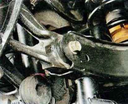 Reemplazo de amortiguador y muelles de suspensión trasera Mazda 6