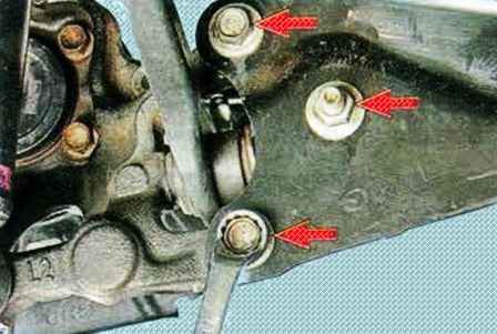 Sustitución de los brazos de suspensión trasera de un Mazda 6