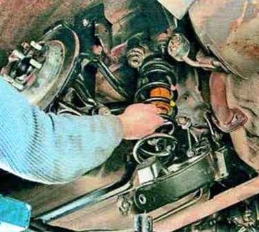Cómo quitar e instalar el muñón de la suspensión trasera Mazda 6