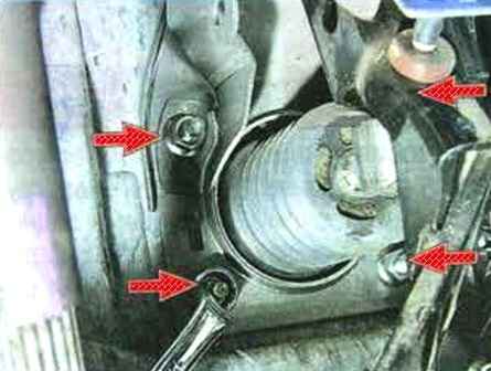 Как снять и установить педаль тормоза автомобиля Мазда 6