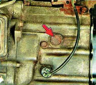 Замена и доливка масла в механической коробке передач Мазда 6