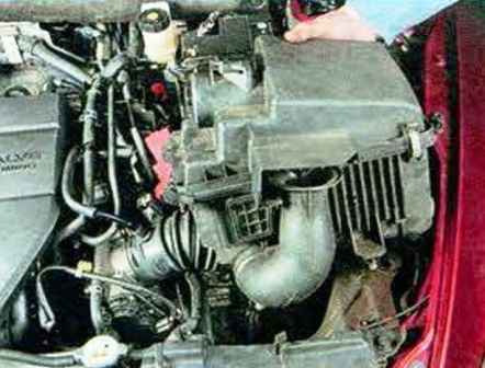 Extracción del selector y cables de control de transmisión Mazda 6