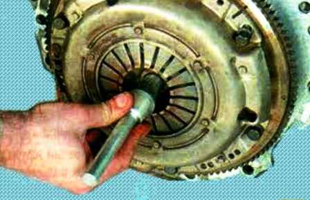 How to replace Mazda 6 clutch discs