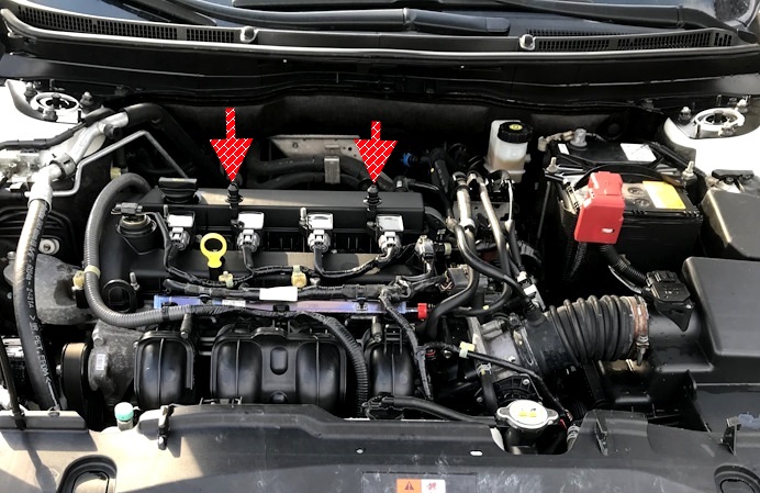 Зняття декоративного кожуха та бризковика двигуна автомобіля Mazda 6