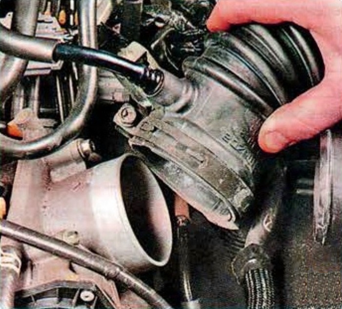 Замена прокладок впускного и выпускного коллектора двигателя Мазда 6
