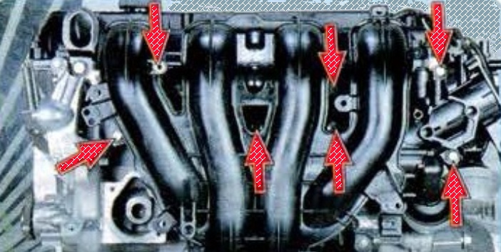 Заміна прокладок впускного та випускного колектора двигуна Mazda 6