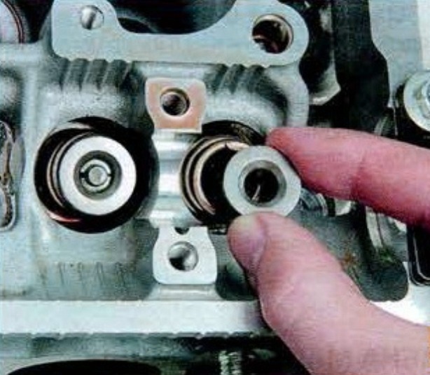 Replacing Mazda 6 engine oil caps