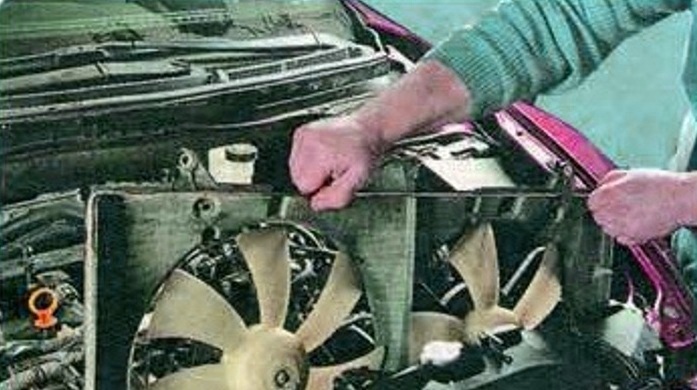 How to replace the electric fan cooling engine Mazda 6