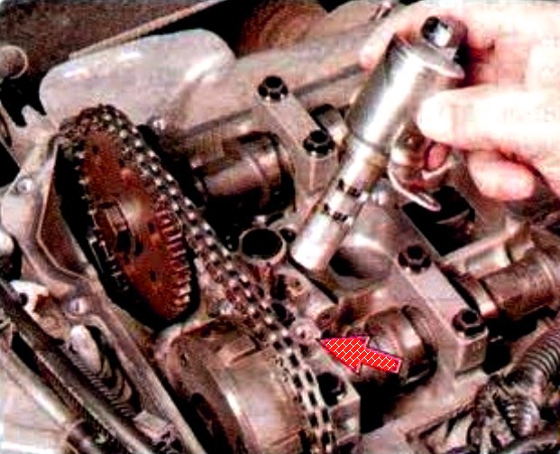 Зняття та встановлення розподільних валів двигуна Мазда 6
