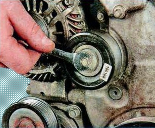 How to check and replace the drive belt of auxiliary units Mazda 6