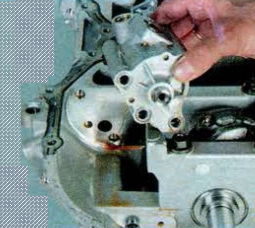 Как разобрать двигатель автомобиля Мазда 6