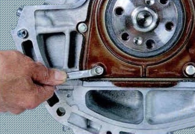 Как заменить манжеты коленчатого вала двигателя Мазда 6