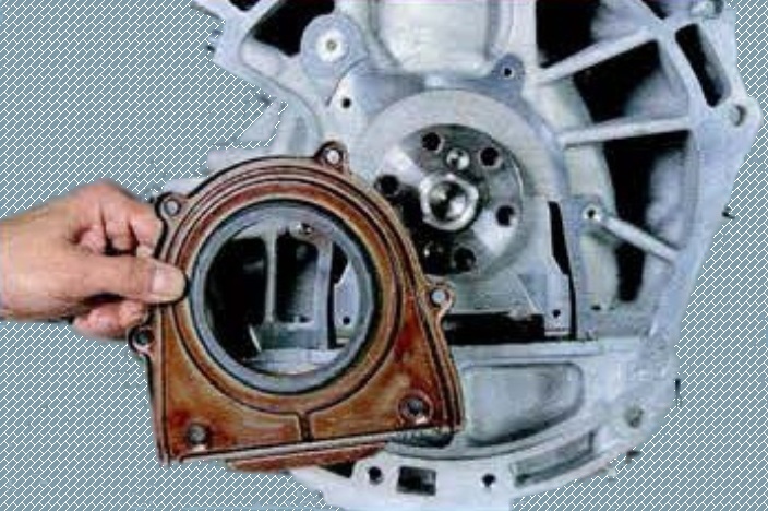 How to replace the crankshaft cuffs of the Mazda engine 6