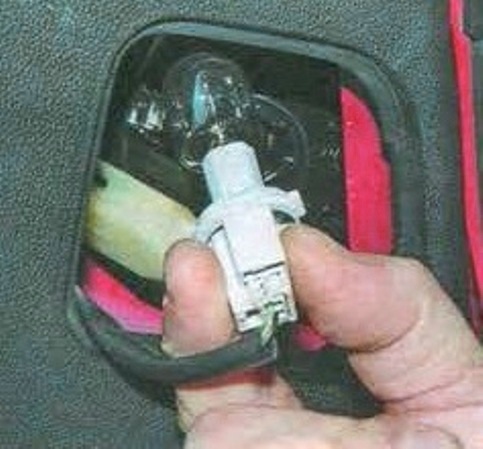 Замена ламп освещения и сигнализации автомобиля Мазда 6