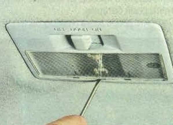 Заміна ламп освітлення та сигналізації автомобіля Мазда 6