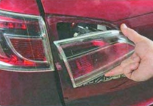 Как снять и установить фонари автомобиля Мазда 6