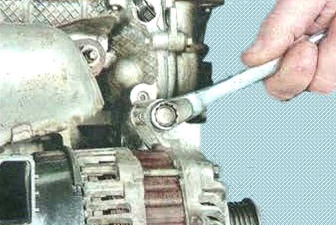Как заменить генератор автомобиля Мазда 6