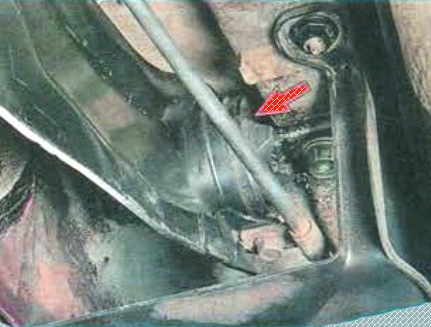 Перевірка деталей задньої підвіски Mazda 6