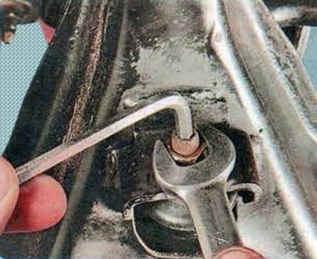 Removing the Mazda 6 rear suspension stabilizer