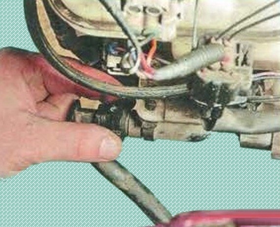 Снятие и установка переднего бампера автомобиля Мазда 6