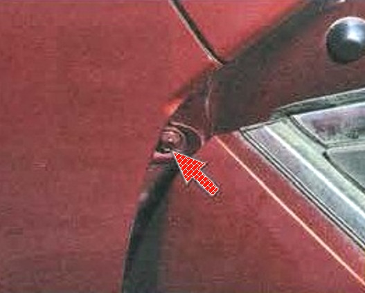 Як зняти та встановити переднє крило Mazda 6